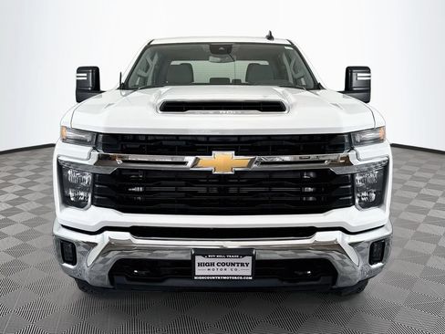 Used 2024 Chevrolet Silverado 2500 LT w/ Convenience Package AWD/4WD image 2