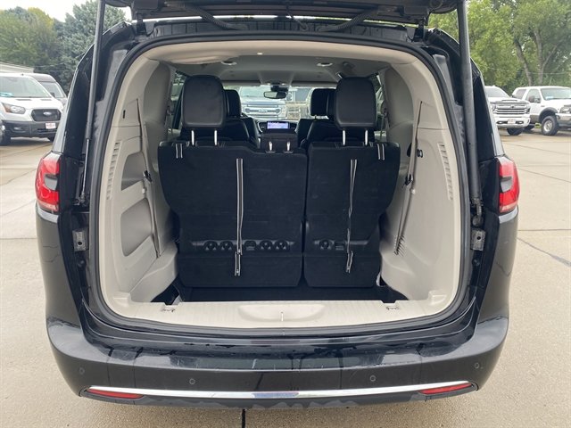Used 2024 Chrysler Pacifica Touring-L FWD image 14