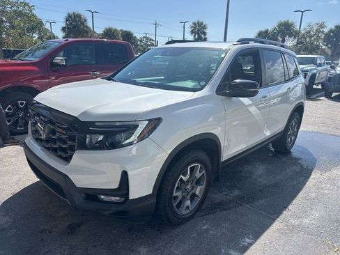 Used 2023 Honda Passport TrailSport image 2