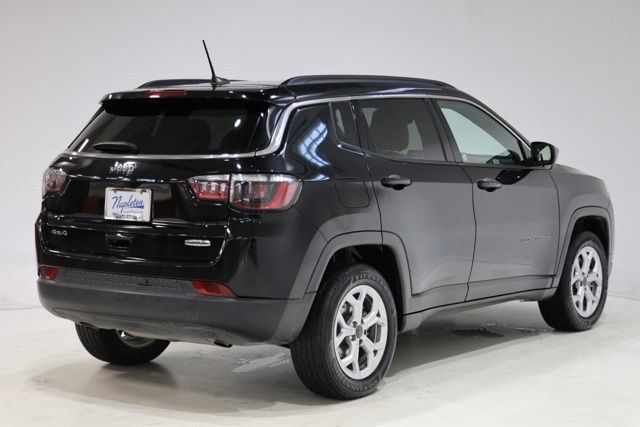 Used 2025 Jeep Compass Latitude w/ Sun & Sound Group AWD/4WD image 7