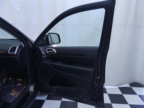 Used 2013 Jeep Grand Cherokee Laredo AWD/4WD image 20