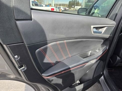 Used 2024 Ford Edge ST-Line w/ Class II Trailer Tow Package image 39