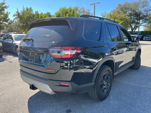 Used 2023 Honda Pilot TrailSport image 4