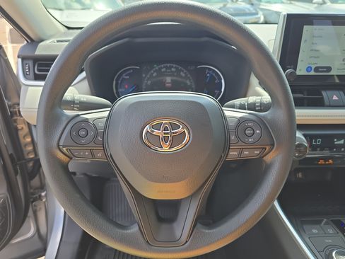 Used 2025 Toyota RAV4 XLE image 28