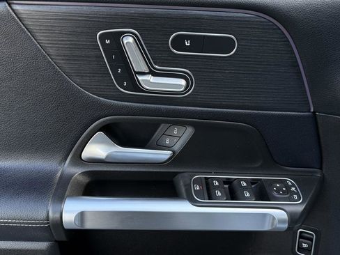 Used 2020 Mercedes-Benz GLB 250 4MATIC image 27