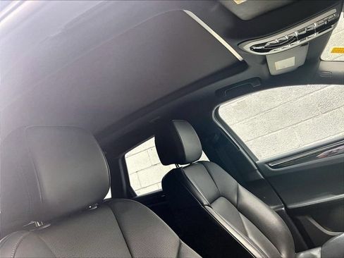 Certified 2025 Porsche Macan AWD/4WD image 27