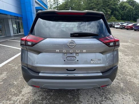 Used 2023 Nissan Rogue SV image 4