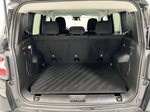 Used 2023 Jeep Renegade Latitude AWD/4WD image 24