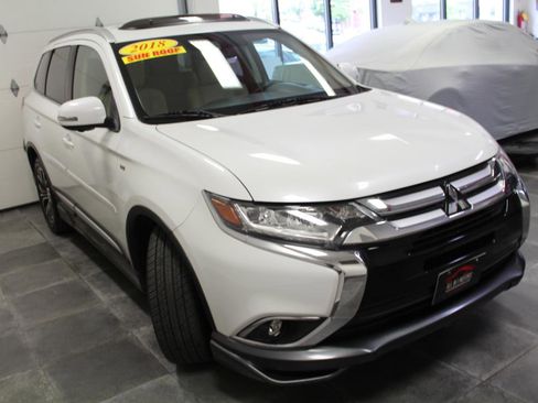 Used 2018 Mitsubishi Outlander GT AWD/4WD image 3