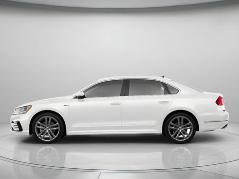 Used 2018 Volkswagen Passat 2.0T S FWD image 2