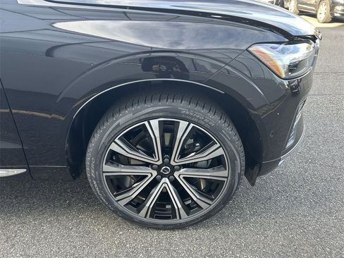 Certified 2023 Volvo XC60 B6 Ultimate w/ Climate Package image 13