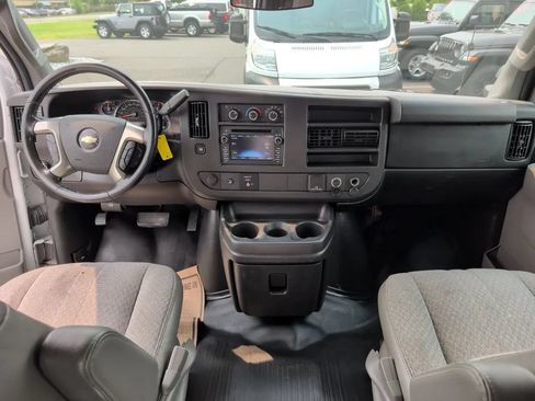 Used 2016 Chevrolet Express 2500 RWD image 3