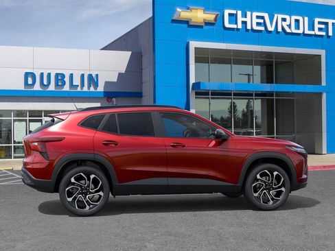 Used 2026 Chevrolet Trax RS w/ Sunroof Package FWD image 5