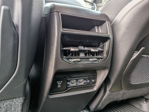 Used 2022 Jeep Grand Cherokee Limited w/ Luxury Tech Group II AWD/4WD image 19
