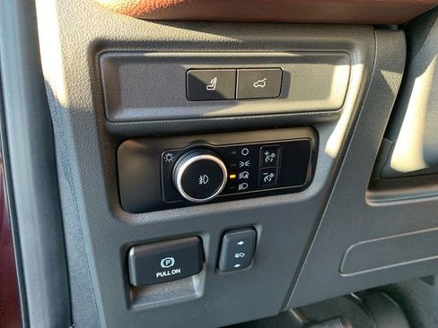 Used 2024 Ford Expedition Limited image 18