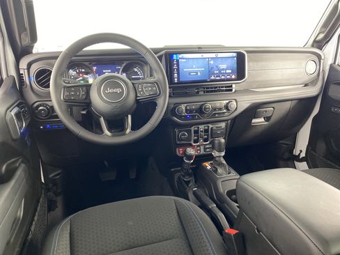 Used 2025 Jeep Wrangler Unlimited Rubicon 4xe w/ Convenience Group image 31