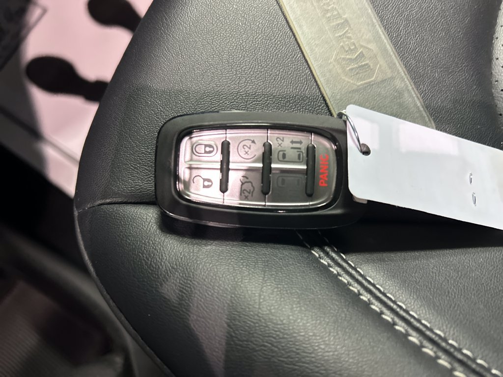 Used 2026 Chrysler Pacifica Select FWD image 22