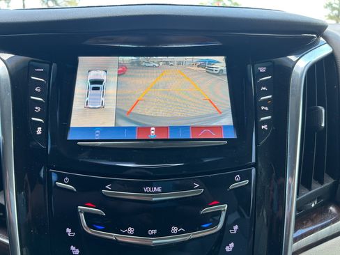 Used 2017 Cadillac Escalade Premium Luxury AWD/4WD image 29