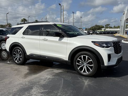 Used 2025 Ford Explorer ST-Line RWD image 2