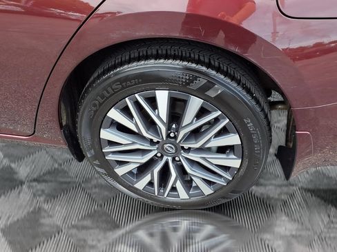 Used 2024 Nissan Altima 2.5 SV w/ SV Premium Package FWD image 23