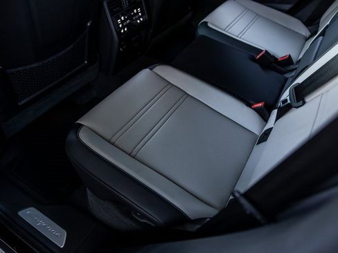 Certified 2025 Porsche Cayenne Coupe image 30