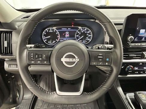 Used 2025 Nissan Pathfinder SV w/ SV Premium Package FWD image 22