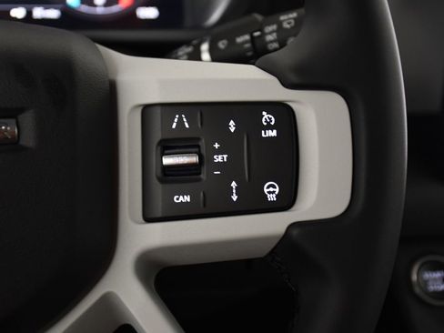 Used 2025 Land Rover Defender 110 S image 21