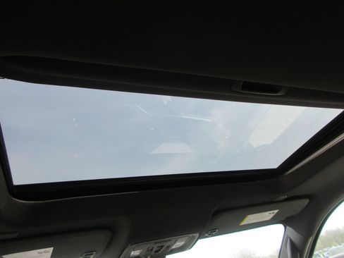 New 2026 GMC Sierra 1500 SLT image 16