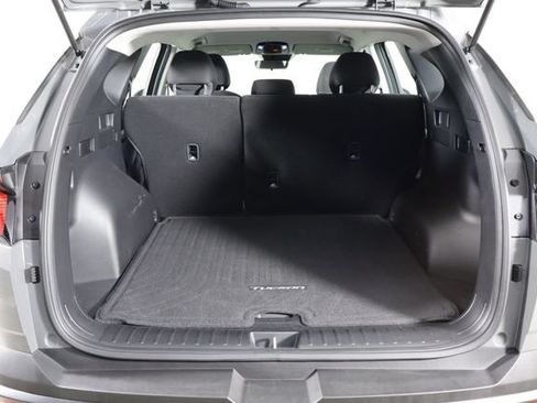 Used 2025 Hyundai Tucson SE FWD image 17