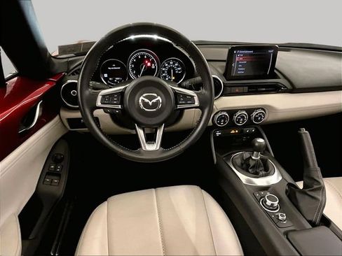 Used 2021 MAZDA MX-5 Miata RF Grand Touring RWD image 5