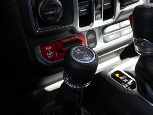 Used 2025 Jeep Wrangler Unlimited Rubicon image 25