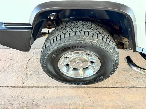 Used 2005 HUMMER H2 w/ Preferred Equipment Group AWD/4WD image 32