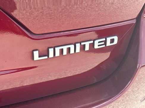 Used 2025 Jeep Grand Cherokee Limited AWD/4WD image 8