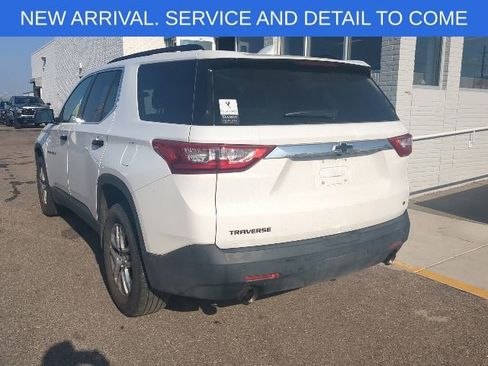 Used 2019 Chevrolet Traverse LT FWD image 3