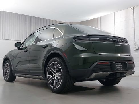 New 2026 Porsche Macan 4S Electric image 3