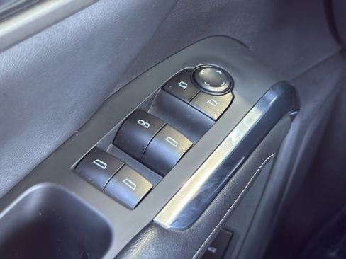 Used 2025 Chevrolet Traverse LT FWD image 13