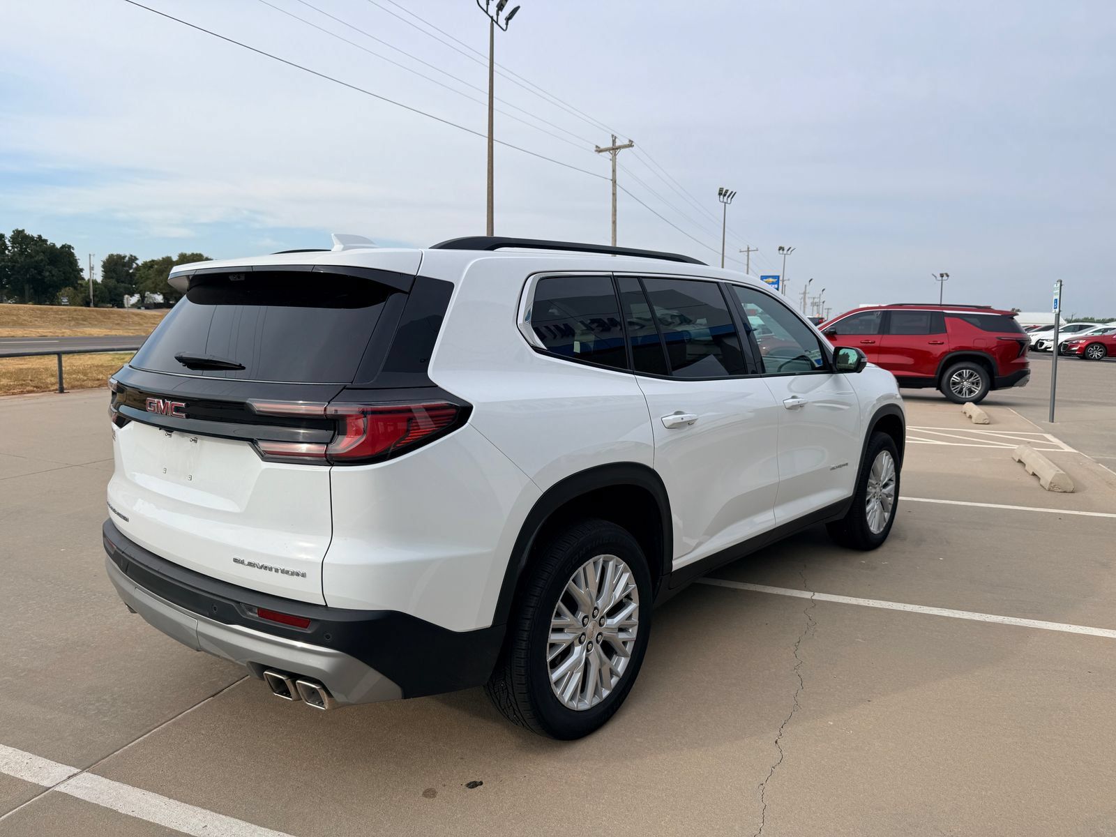 Used 2026 GMC Acadia Elevation w/ Elevation Premium Package AWD/4WD image 6