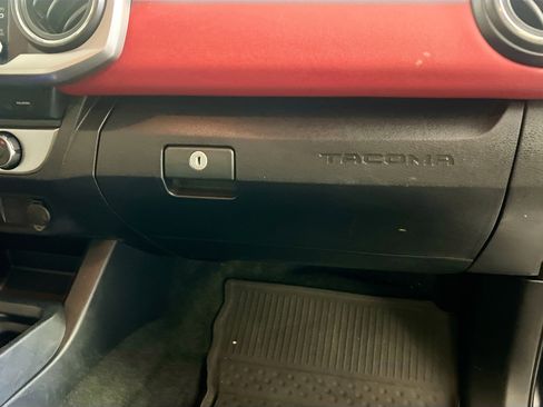 Used 2021 Toyota Tacoma SR5 image 33