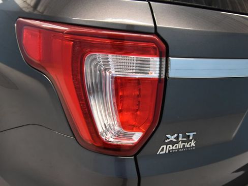 Used 2017 Ford Explorer XLT AWD/4WD image 41
