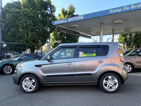 Used 2010 Kia Soul + w/ Audio Pkg FWD image 7