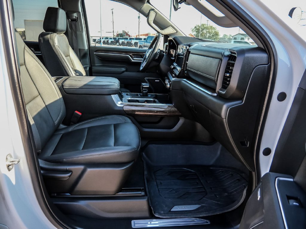 Used 2025 GMC Sierra 1500 Elevation w/ Elevation Premium Package AWD/4WD image 17