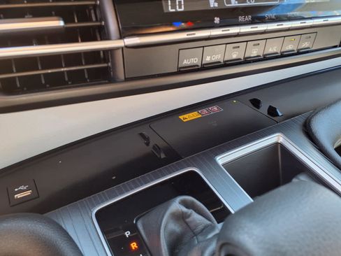 Certified 2025 Toyota Sienna LE FWD image 24