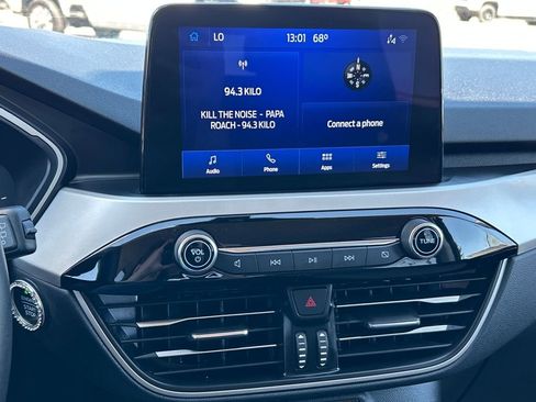 Used 2022 Ford Escape SE w/ SE Sport Appearance Package image 12