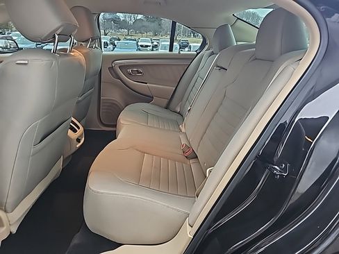 Used 2015 Ford Taurus SE image 11