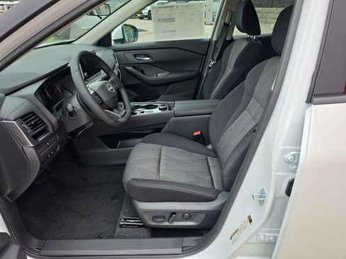 New 2026 Nissan Rogue SV w/ Cold Weather Package AWD/4WD image 4