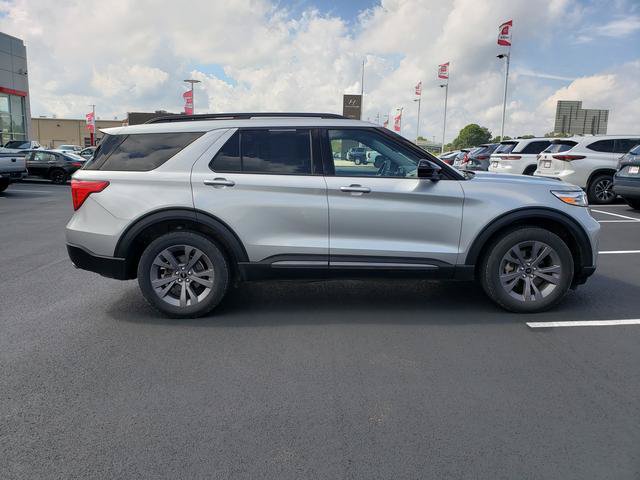 Used 2023 Ford Explorer XLT w/ Equipment Group 202A AWD/4WD image 4