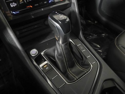 Used 2022 Volkswagen Tiguan SE FWD image 32