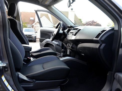 Used 2008 Mitsubishi Outlander ES image 11