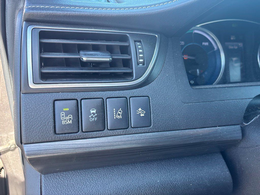 Used 2015 Toyota Camry XLE w/ Moonroof Package FWD image 19