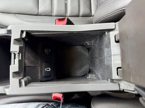 Used 2017 Ford Escape Titanium image 39